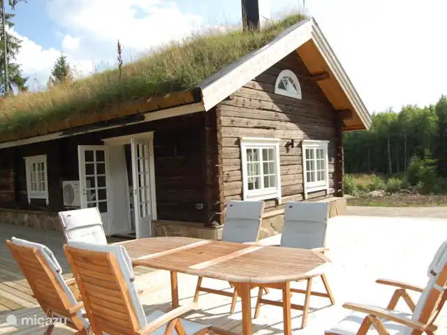 Latitude | Suède, Västergötland, Torestorp - cabane en bois / lodge façade terrasse
