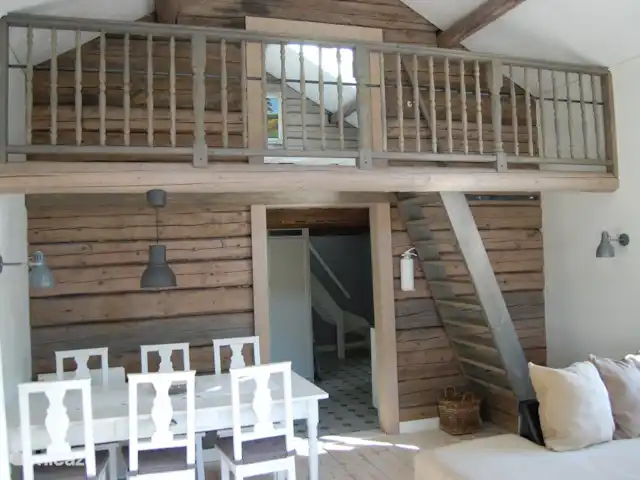 Latitude | Suède, Västergötland, Torestorp - cabane en bois / lodge balcon à la mezzanine