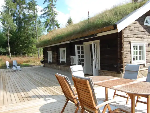 Latitude | Suède, Västergötland, Torestorp - cabane en bois / lodge terrasse à l'arrière