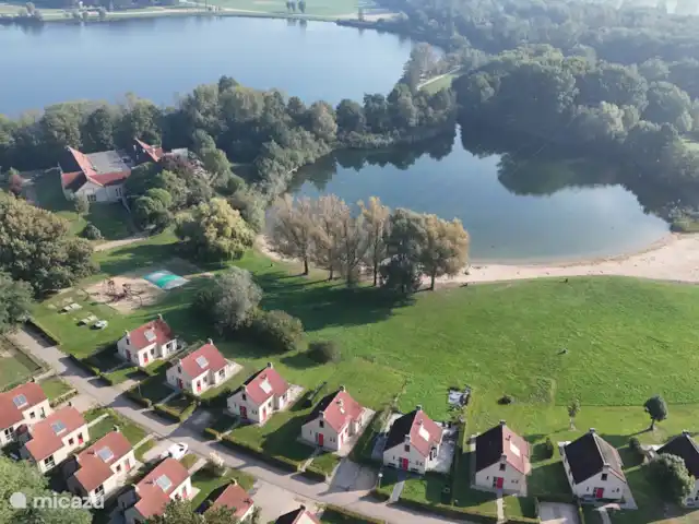 Rust en plezier voor jong en oud huren in Nederland, Gelderland, Ewijk - vakantiehuis fraaie park in vogel vlucht