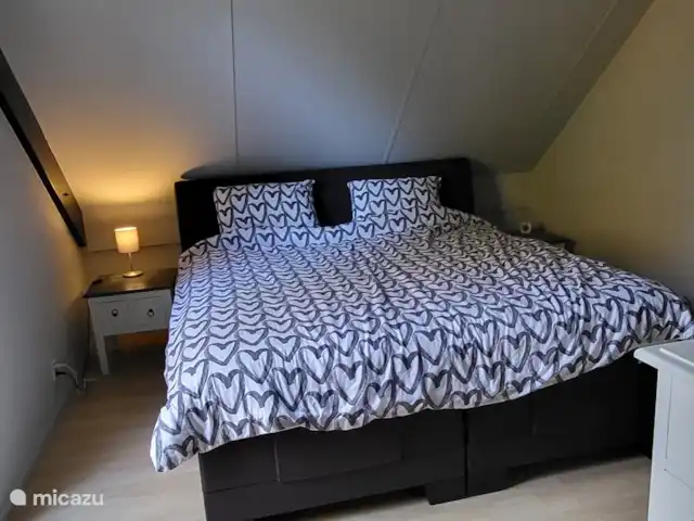 Rust en plezier voor jong en oud huren in Nederland, Gelderland, Ewijk - vakantiehuis Slaapkamer 1, met een heerlijk Swiss Sense tweepersoonsbed