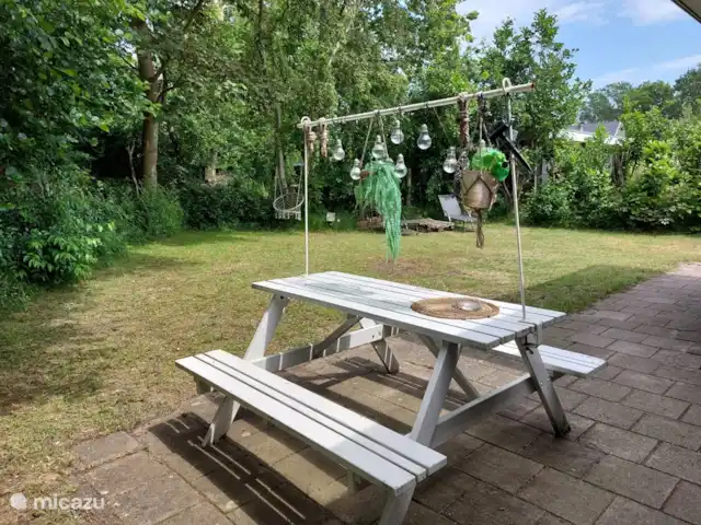 'De Garnaal' de Zuidhoek 1 | Pays-Bas, Zélande, Renesse - bungalow Vous pouvez toujours trouver le bon endroit dans le jardin au soleil ou plutôt à l'ombre