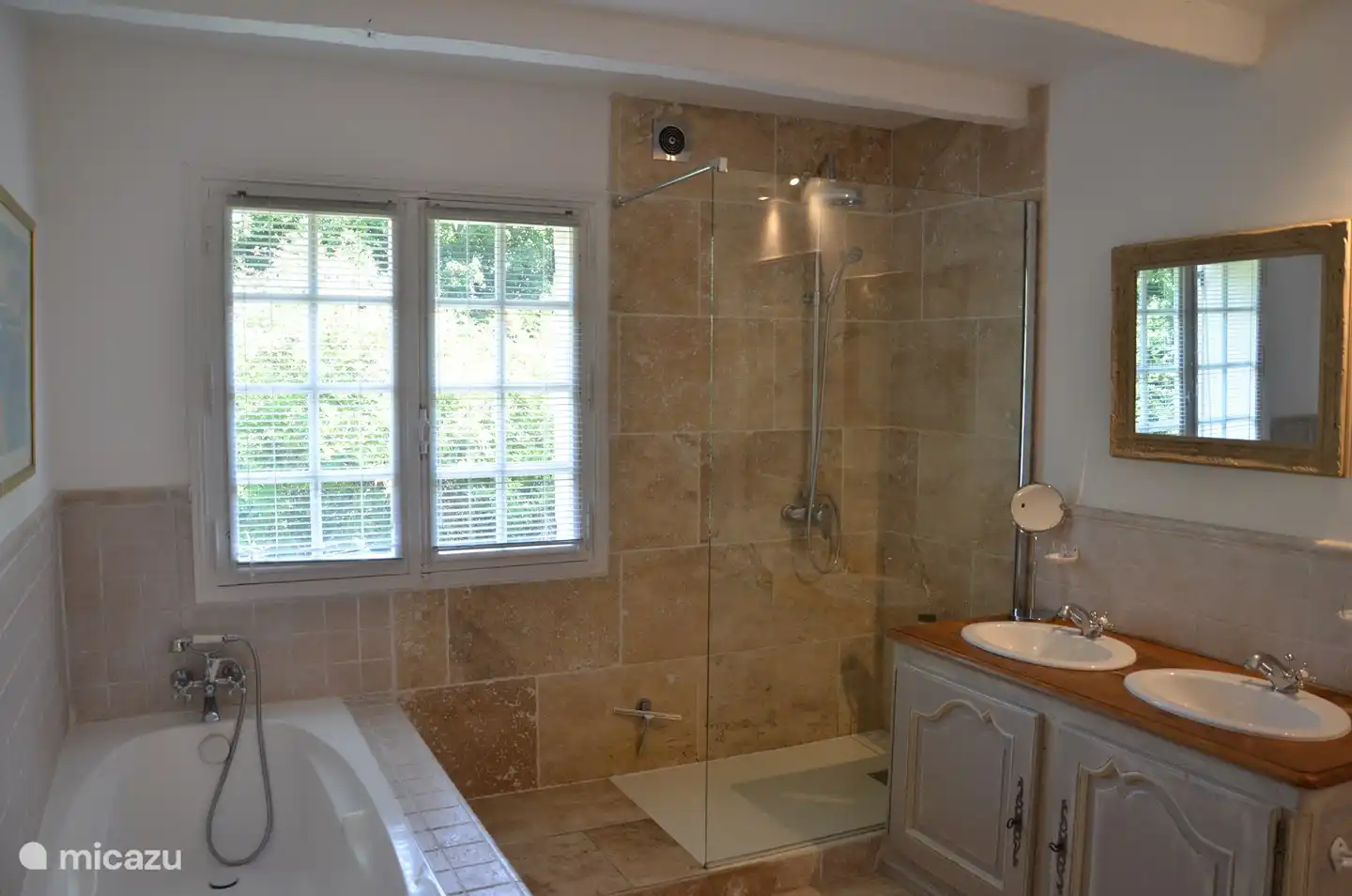 En-suite Badezimmer des Schlafzimmers im Erdgeschoss des Haupthauses