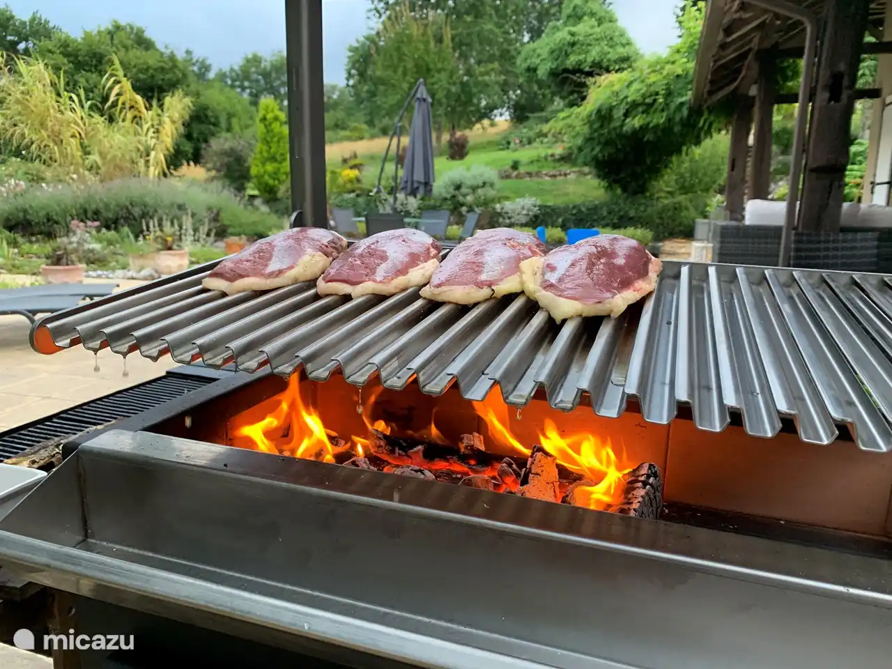 Großer Grill verfügbar