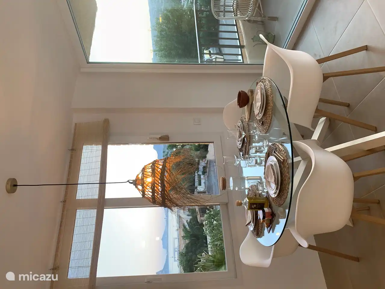 Profitez de la bonne nourriture avec la meilleure vue!