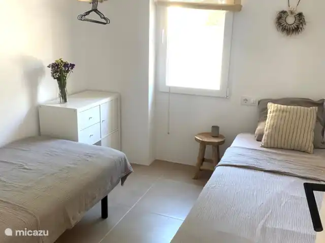 Ca Mili en España, Costa Blanca, Moraira - apartamento Habitación con 2 camas individuales y armario