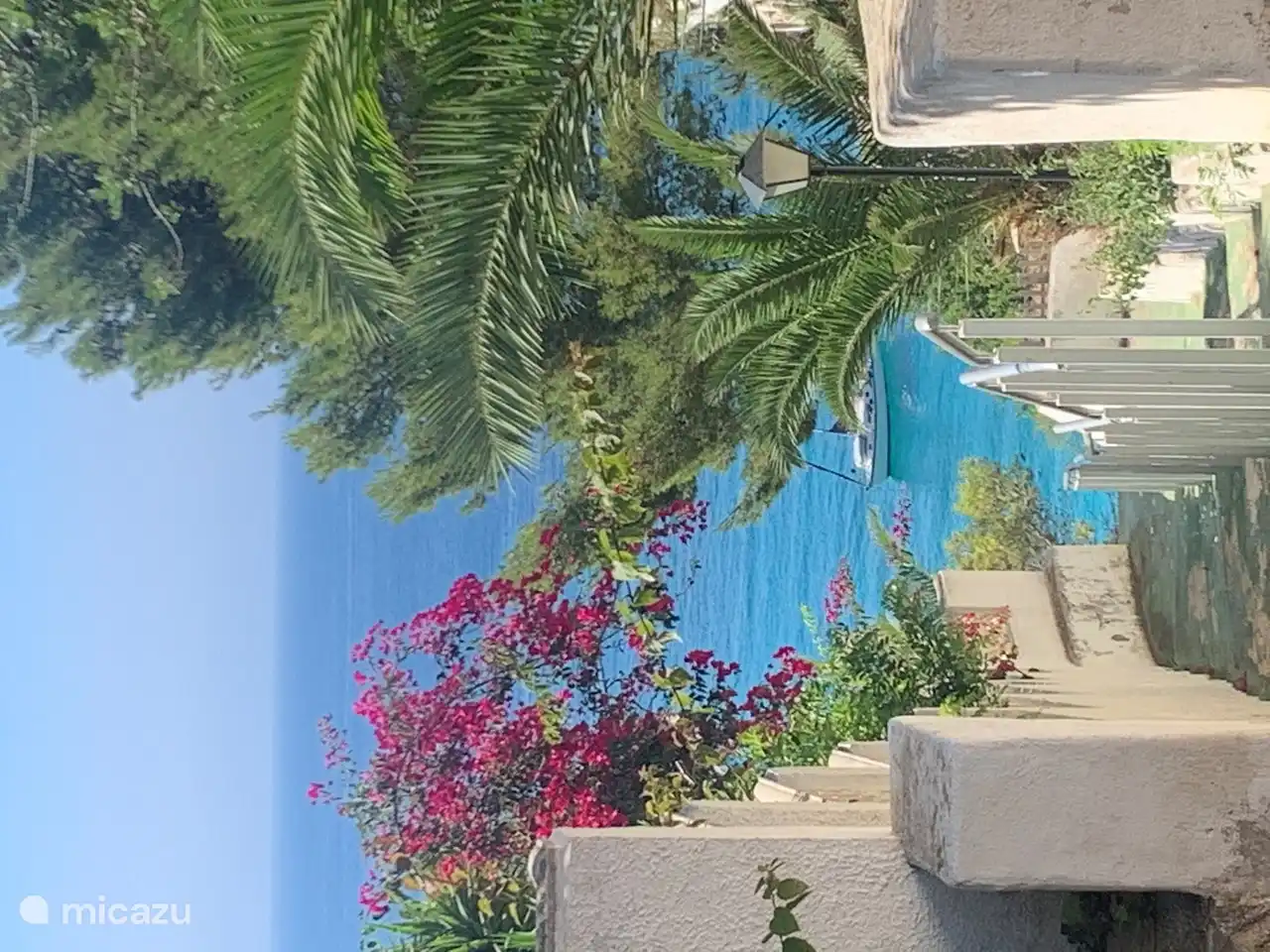 Escalier vers le paradis, situé juste derrière le bâtiment