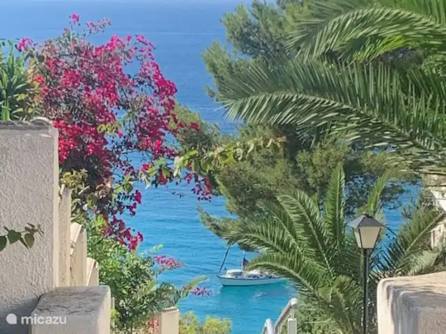 Ca Mili en España, Costa Blanca, Moraira - apartamento Escaleras al paraíso, ubicadas justo detrás del edificio.