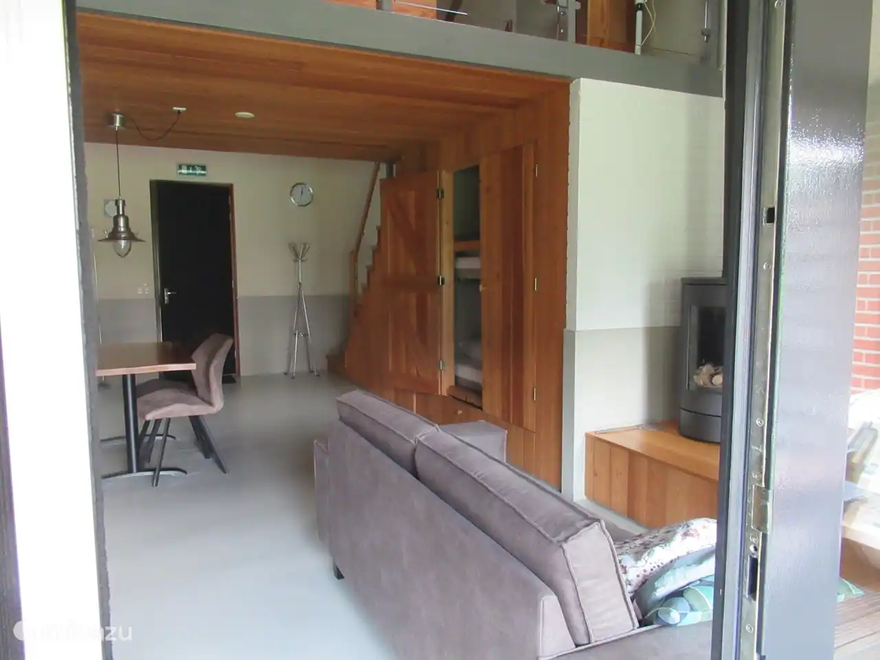 Das Foto der Lodge wurde von der Veranda aus aufgenommen