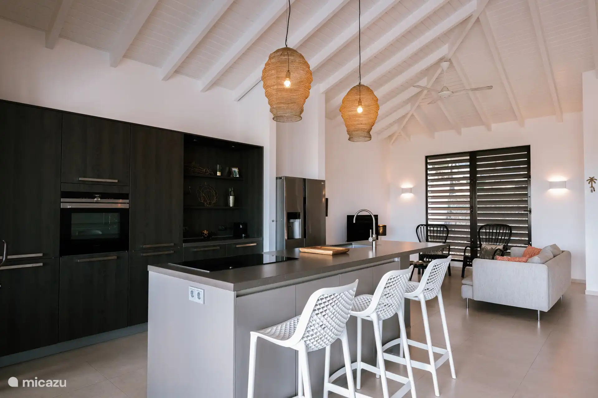 Voll ausgestattete Küche