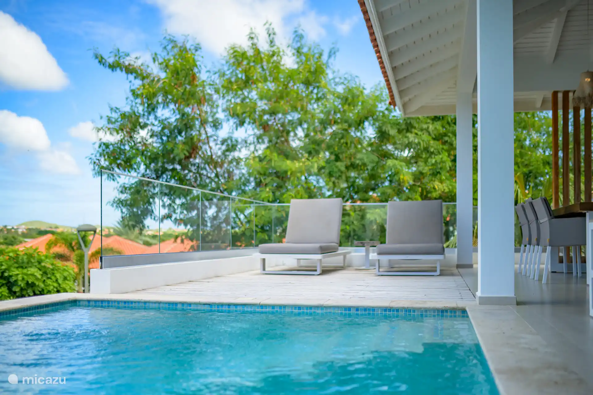 Schöne Sonnenliegen