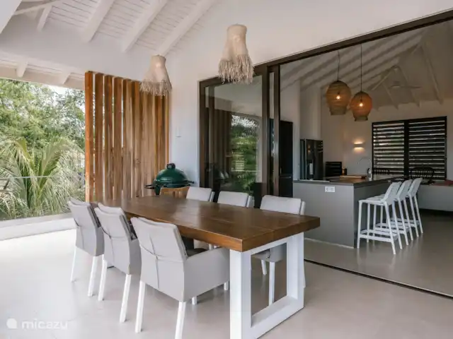 Location de Vacances Curaçao, Curaçao-Centre, Blue Bay, villa - Villa de luxe à 200 mètres de la plage Belle salle à manger spacieuse