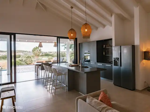 Location de Vacances Curaçao, Curaçao-Centre, Blue Bay, villa - Villa de luxe à 200 mètres de la plage Vue depuis la cuisine