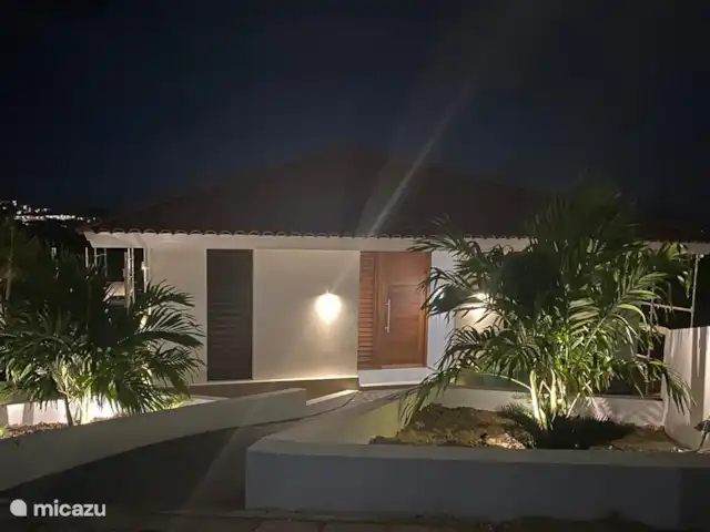 Location de Vacances Curaçao, Curaçao-Centre, Blue Bay, villa - Villa de luxe à 200 mètres de la plage Cosy éclairé le soir