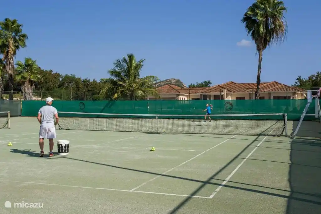 Blue Bay verfügt über 2 Tennisplätze