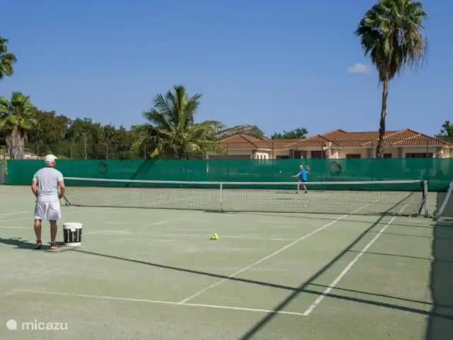 Location de Vacances Curaçao, Curaçao-Centre, Blue Bay, villa - Villa de luxe à 200 mètres de la plage Blue Bay dispose de 2 courts de tennis