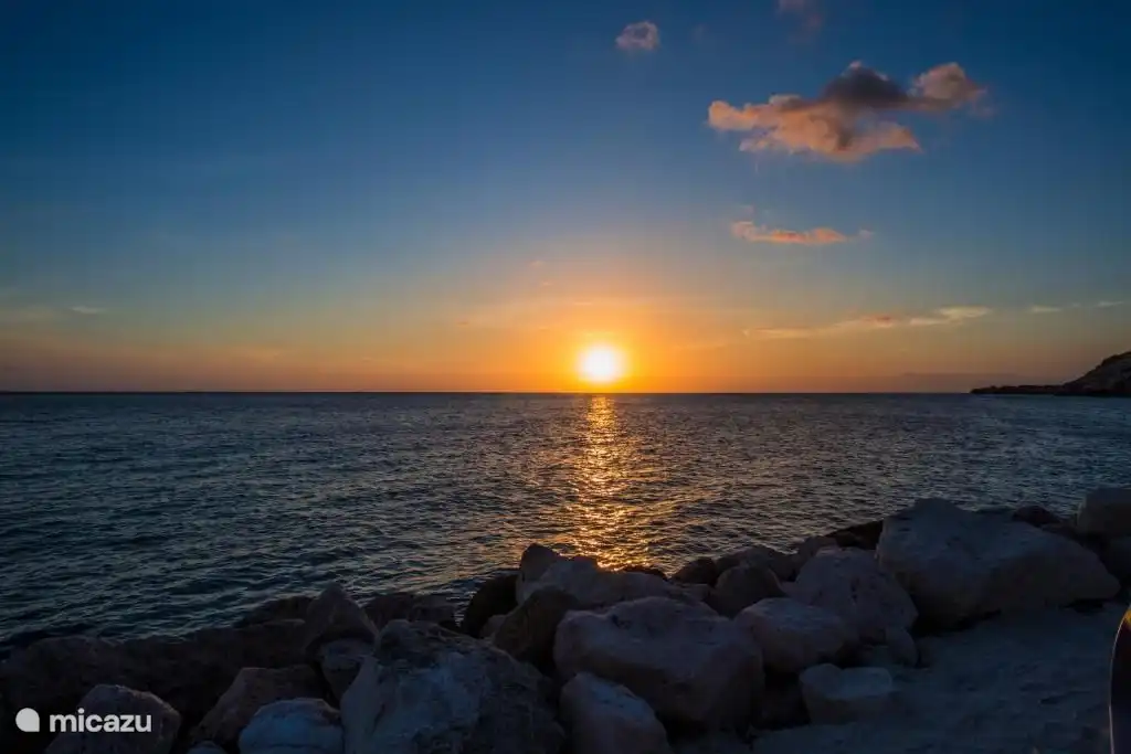Herrlicher Sonnenuntergang der Sonne!
