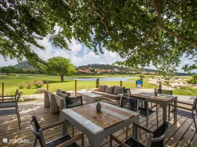 Location de Vacances Curaçao, Curaçao-Centre, Blue Bay, villa - Villa de luxe à 200 mètres de la plage Terrasse au bord du golf
