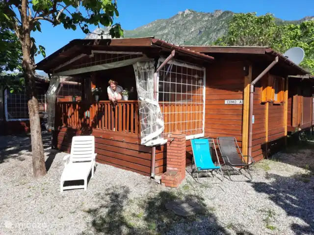 Location de Vacances Italie, Lacs italiens , Porlezza, chalet - comme 230 vous pouvez prendre plusieurs transats et chaises à la plage
