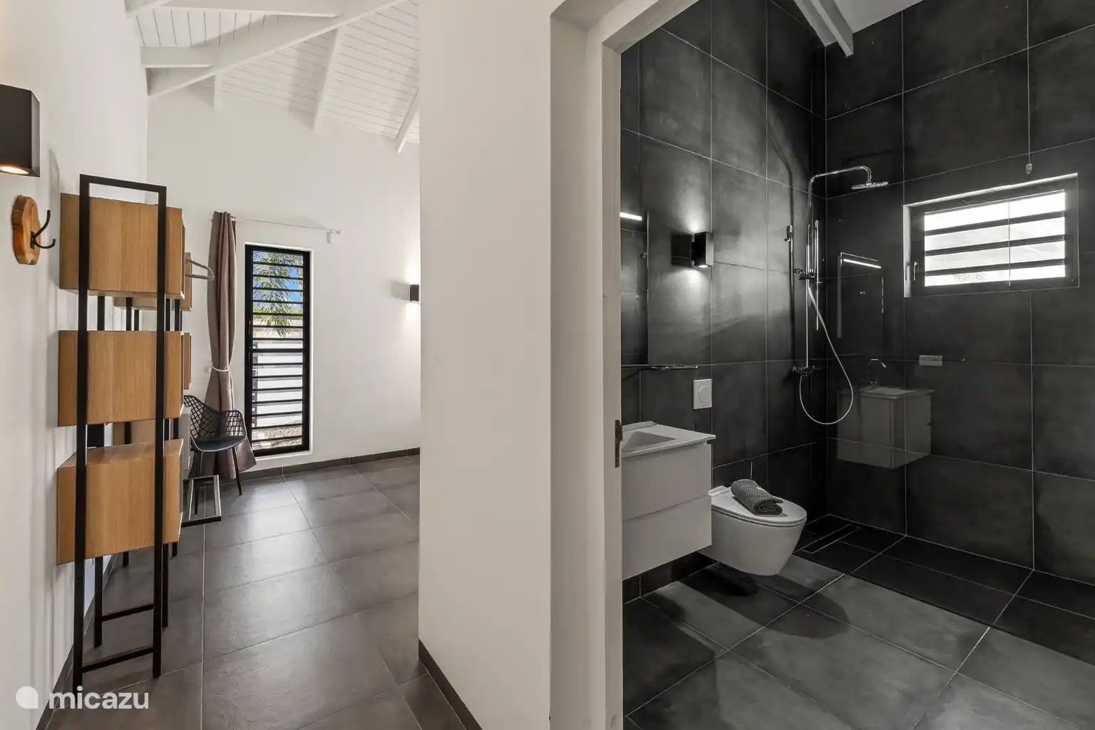 Badezimmer neben dem Hauptschlafzimmer