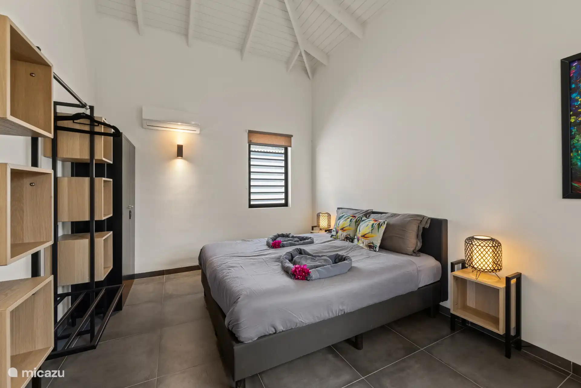 Doppelzimmer, Kleiderschrank für Kleidung und Koffer. Auch Klimaanlage.