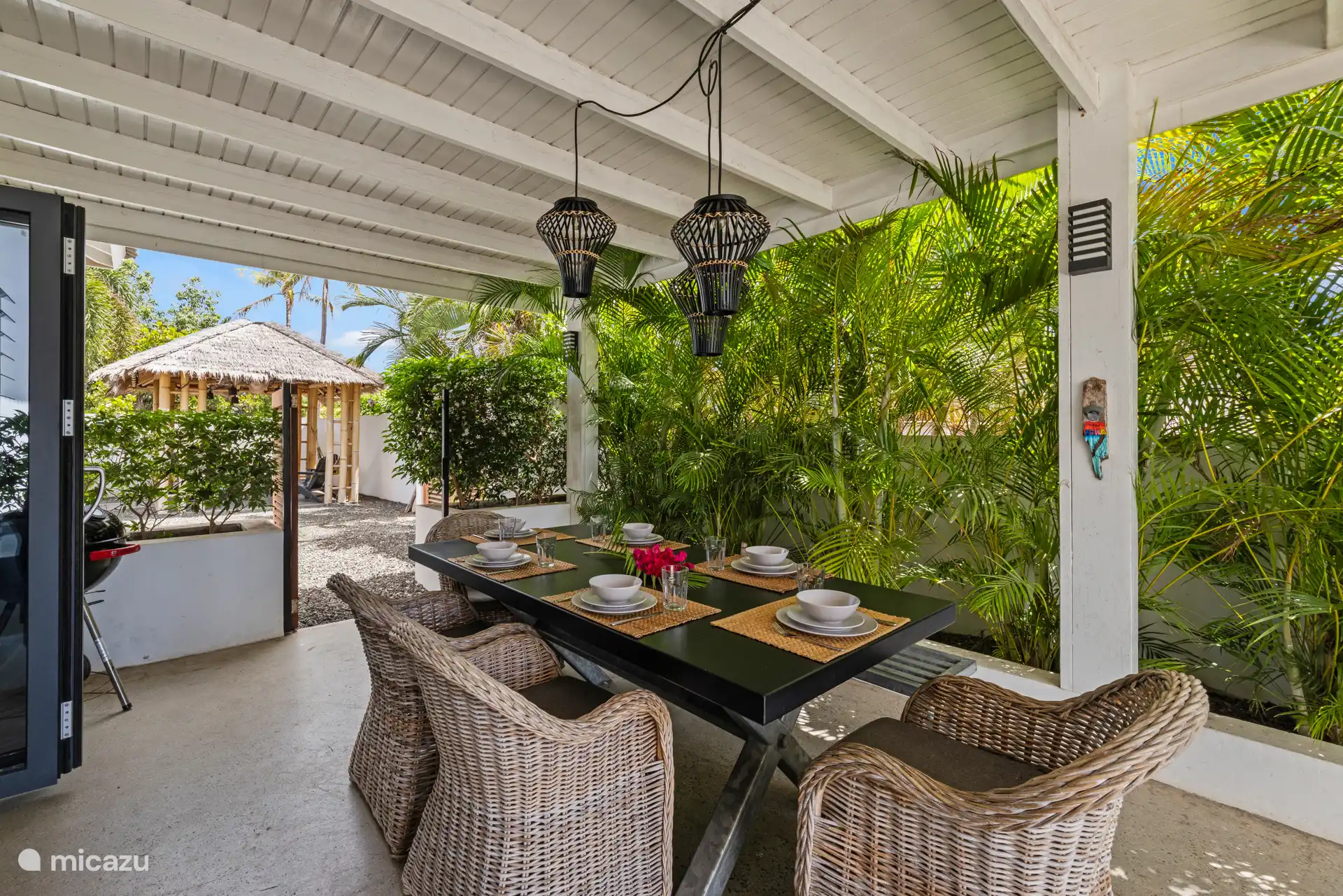 Essen unter der Veranda