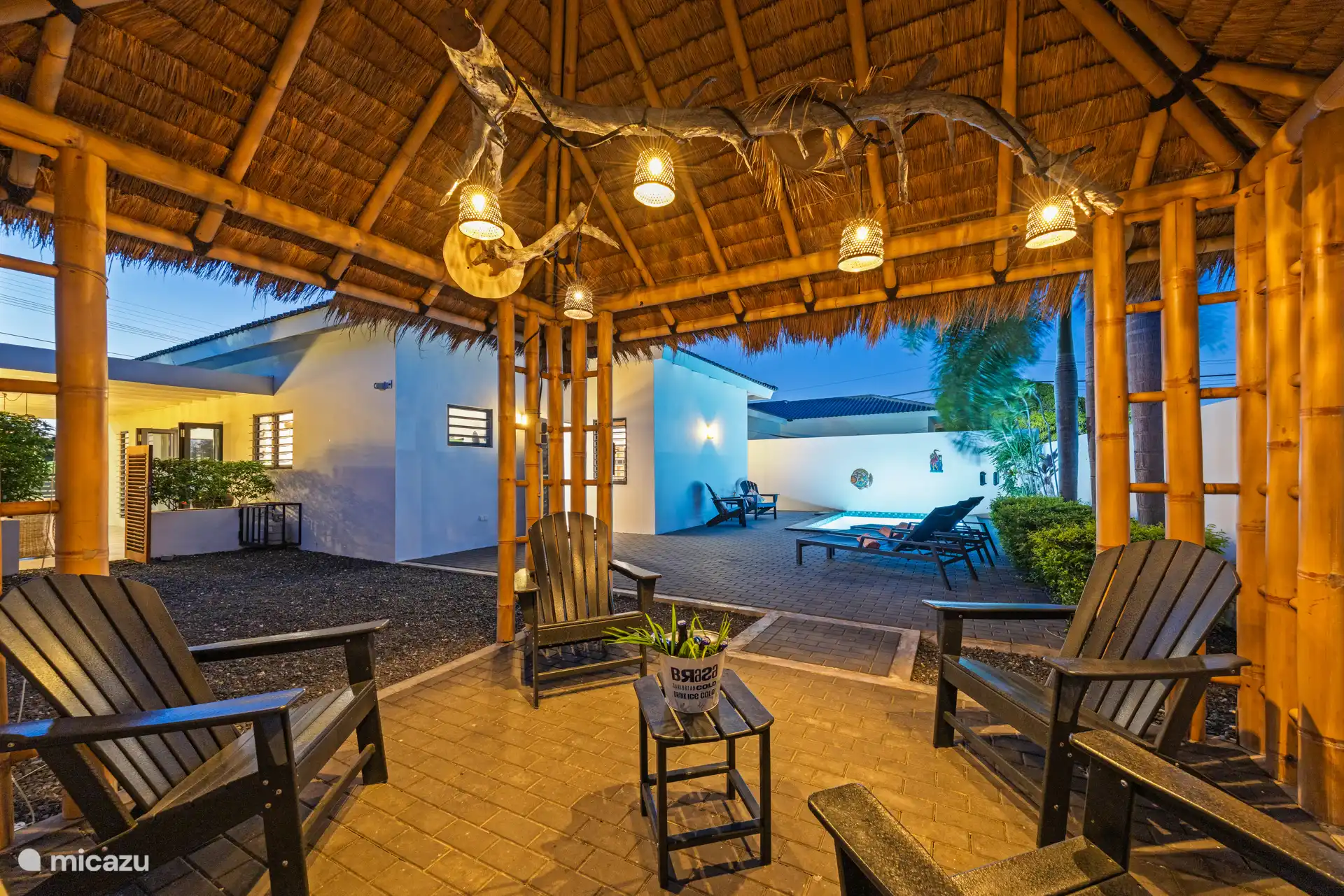 Schönes schattiges Plätzchen unter der Palapa.