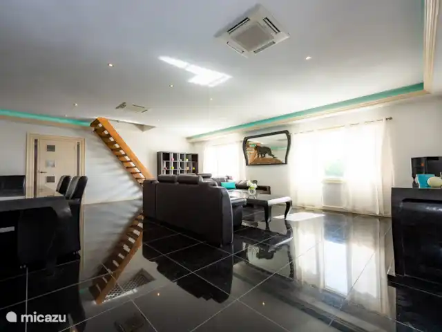 La Casa Piu Bella en Aruba, Norte, Noord - villa sala de estar 2do piso
