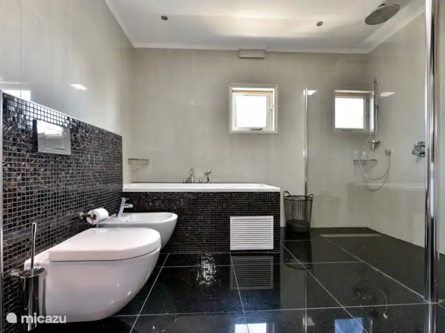 La Casa Piu Bella en Aruba, Norte, Noord - villa Baño del lado izquierdo (segundo piso)
baño 4