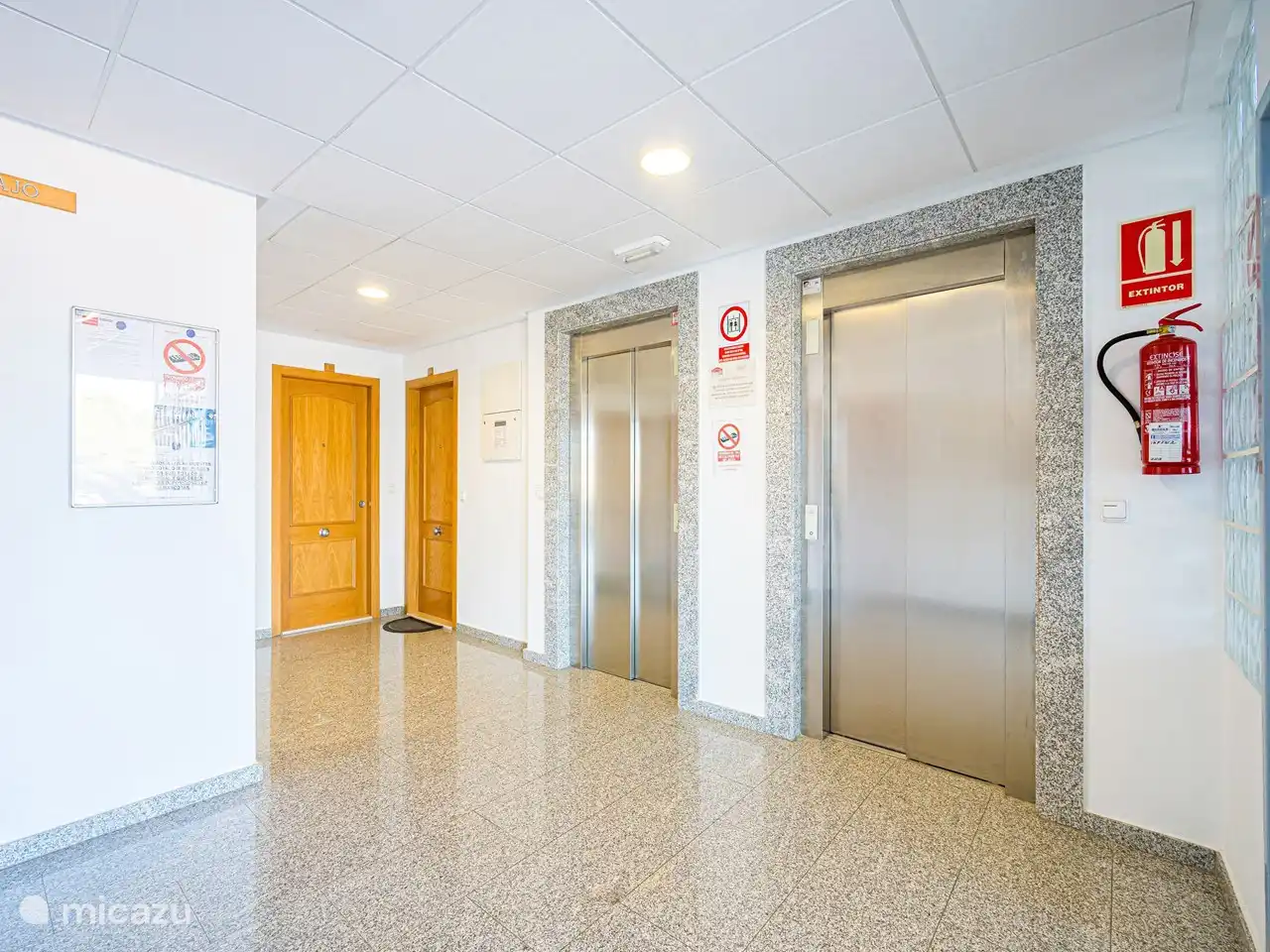 Hall d’entrée avec 2 ascenseurs