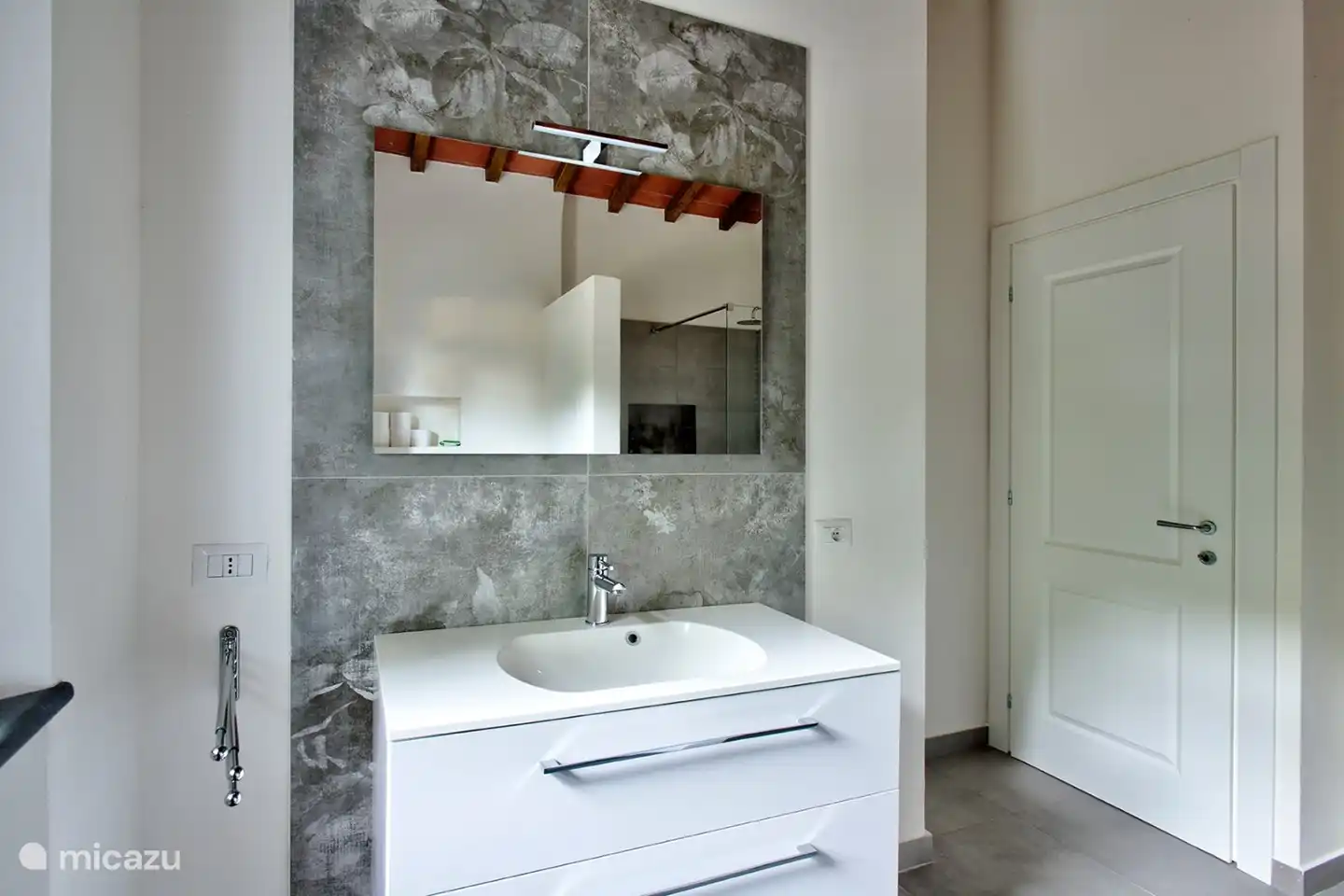 Badezimmer 2 (1. Stock)