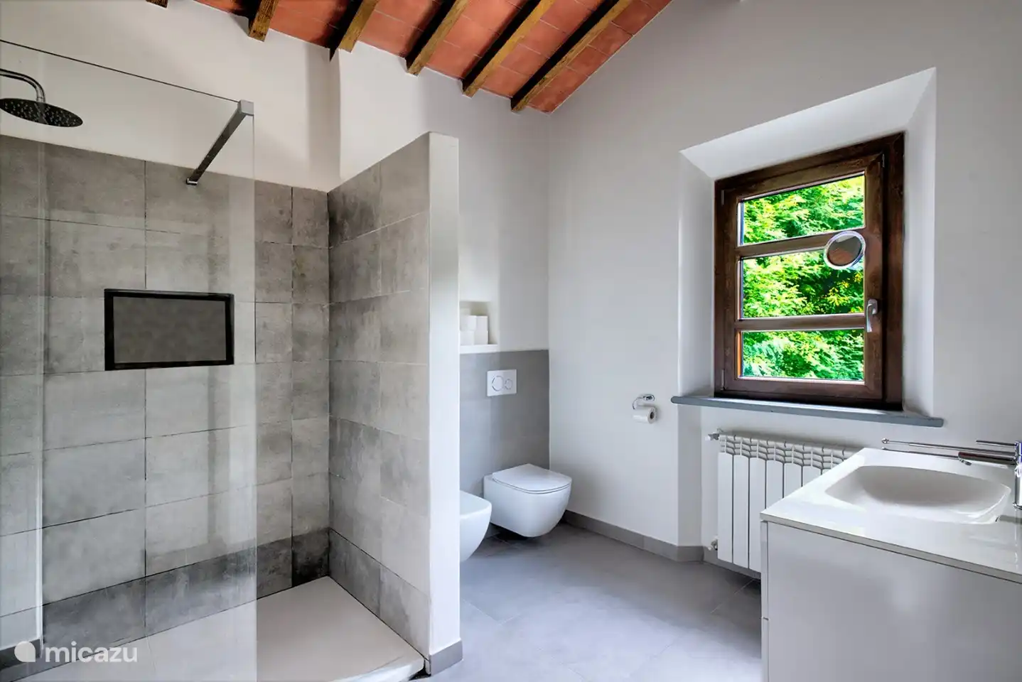 Badezimmer 2 (1. Stock)