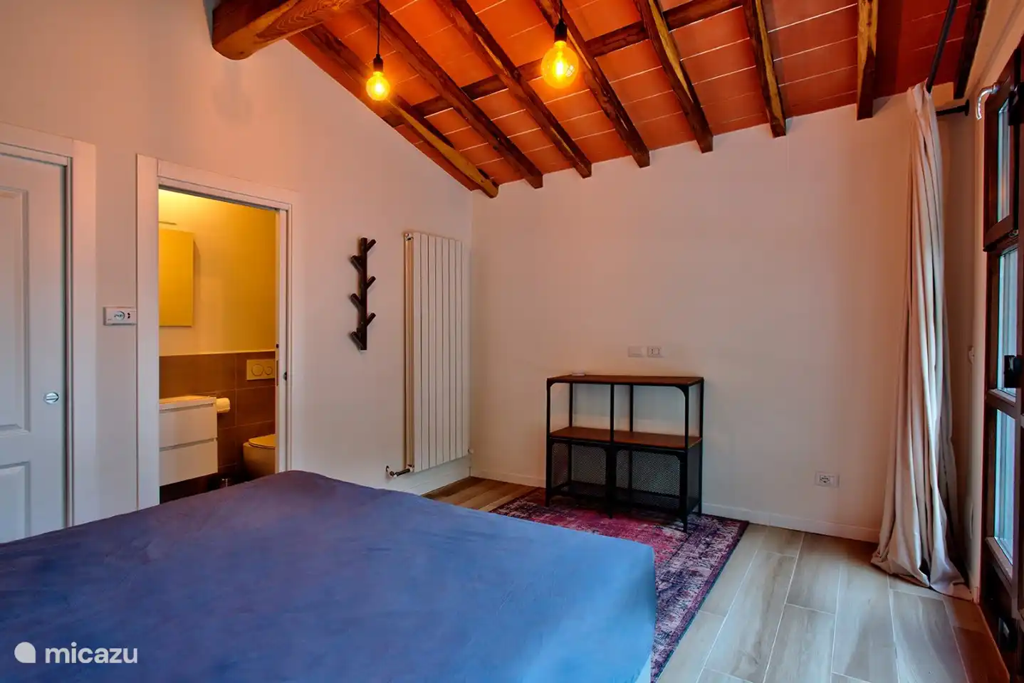 Schlafzimmer 4 (im Gästehaus) mit eigenem Bad und Klimaanlage.