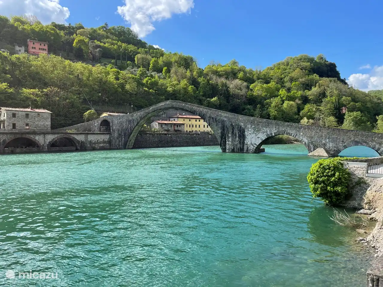 Die historische Ponte della Maddalena (Teufelsbrücke) kann von der Villa Maddalena aus gesehen werden
