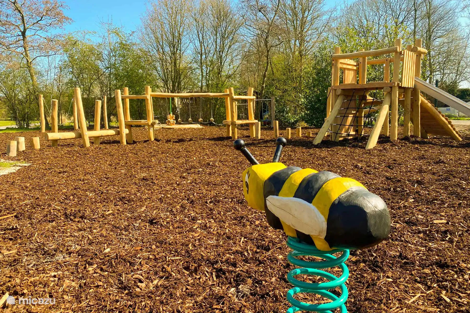 Speeltuin op het park Yn'e lijte bij Rietreiger Vakantielodge