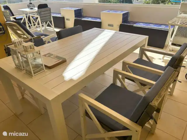 Lujo 4/6 pers. Ap/Puerto Alto en España, Costa del Sol, Estepona - apartamento La terraza con una gran mesa de comedor
