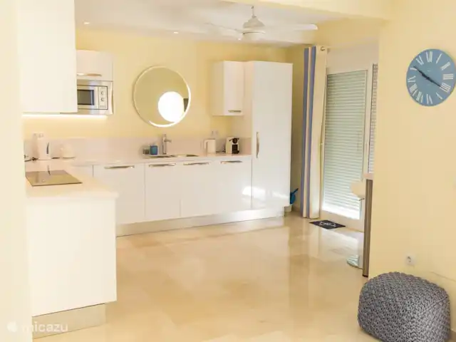 Lujo 4/6 pers. Ap/Puerto Alto en España, Costa del Sol, Estepona - apartamento Hermosa cocina abierta italiana con acceso a la terraza