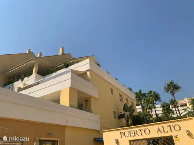 Lujo 4/6 pers. Ap/Puerto Alto en España, Costa del Sol, Estepona - apartamento La terraza está en el 2º piso (con las persianas) para que nuestros huéspedes tengan una hermosa vista y mucha privacidad