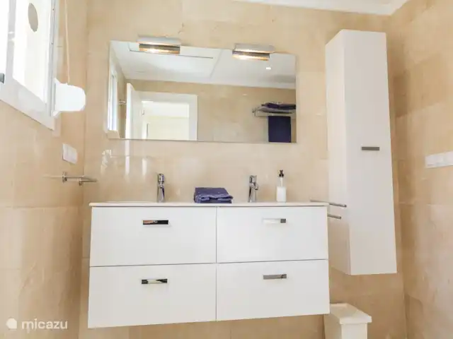 Lujo 4/6 pers. Ap/Puerto Alto en España, Costa del Sol, Estepona - apartamento El gran baño junto al dormitorio principal