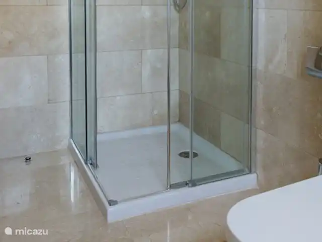 Lujo 4/6 pers. Ap/Puerto Alto en España, Costa del Sol, Estepona - apartamento Una ducha a ras de suelo