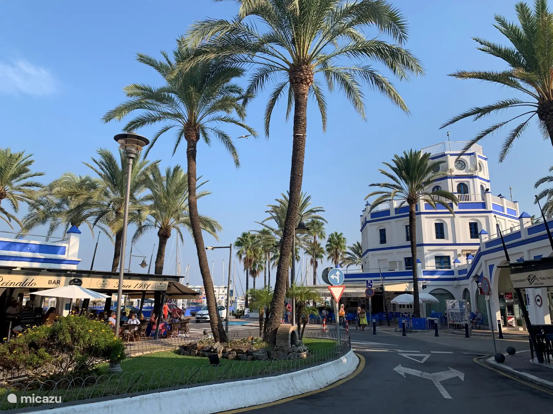 Der gemütliche Hafen von Estepona in 2 Minuten