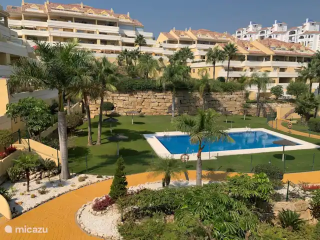 Lujo 4/6 pers. Ap/Puerto Alto en España, Costa del Sol, Estepona - apartamento Esta es la vista desde la entrada del apartamento.... La piscina está literalmente a 2 minutos del apartamento