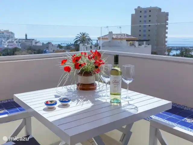 Lujo 4/6 pers. Ap/Puerto Alto en España, Costa del Sol, Estepona - apartamento Rincón de café o bebida con vistas al mar, al puerto y a la vida