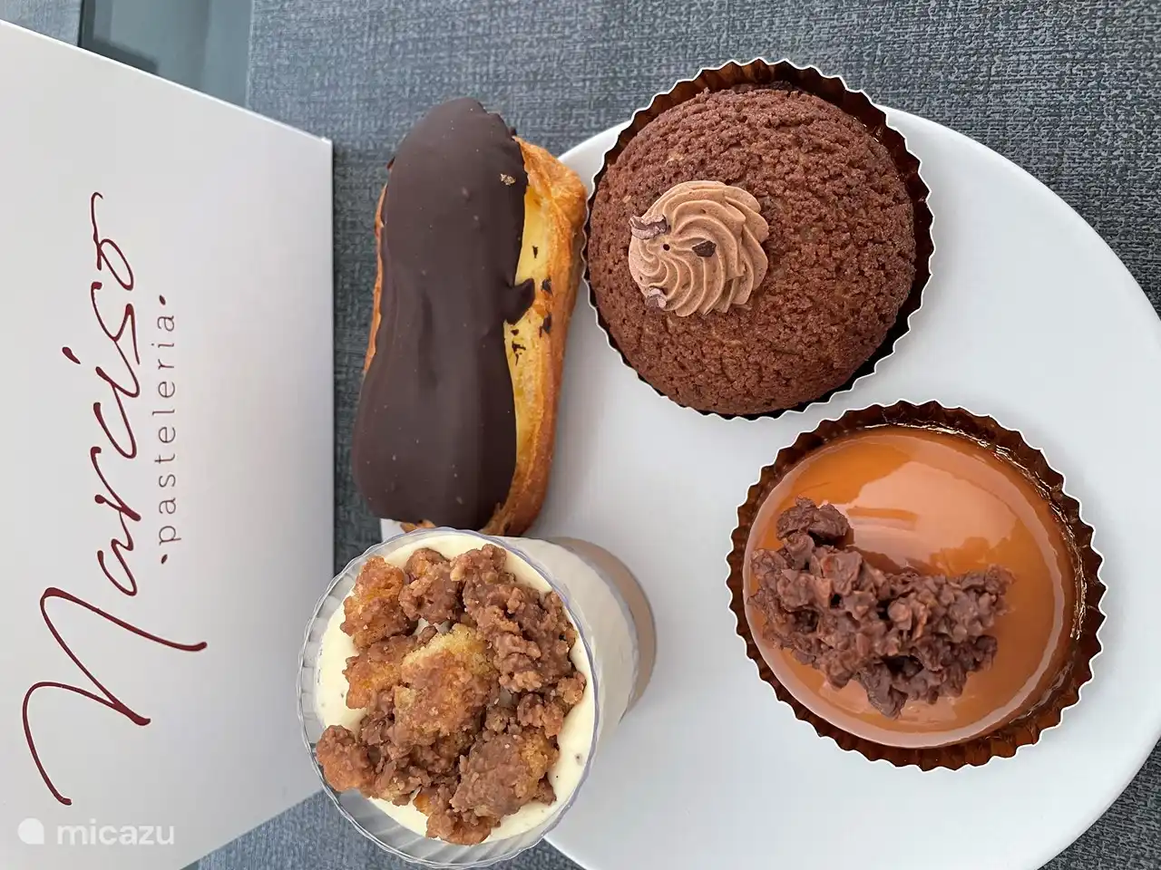 Einen Spitzenbäcker findet man auch in Pilar de la Horadada. Diese Delikatesse gibt es hauptsächlich am Wochenende, wochentags gibt es Kaffeekuchen, Kuchen, Brot, Eis, ...