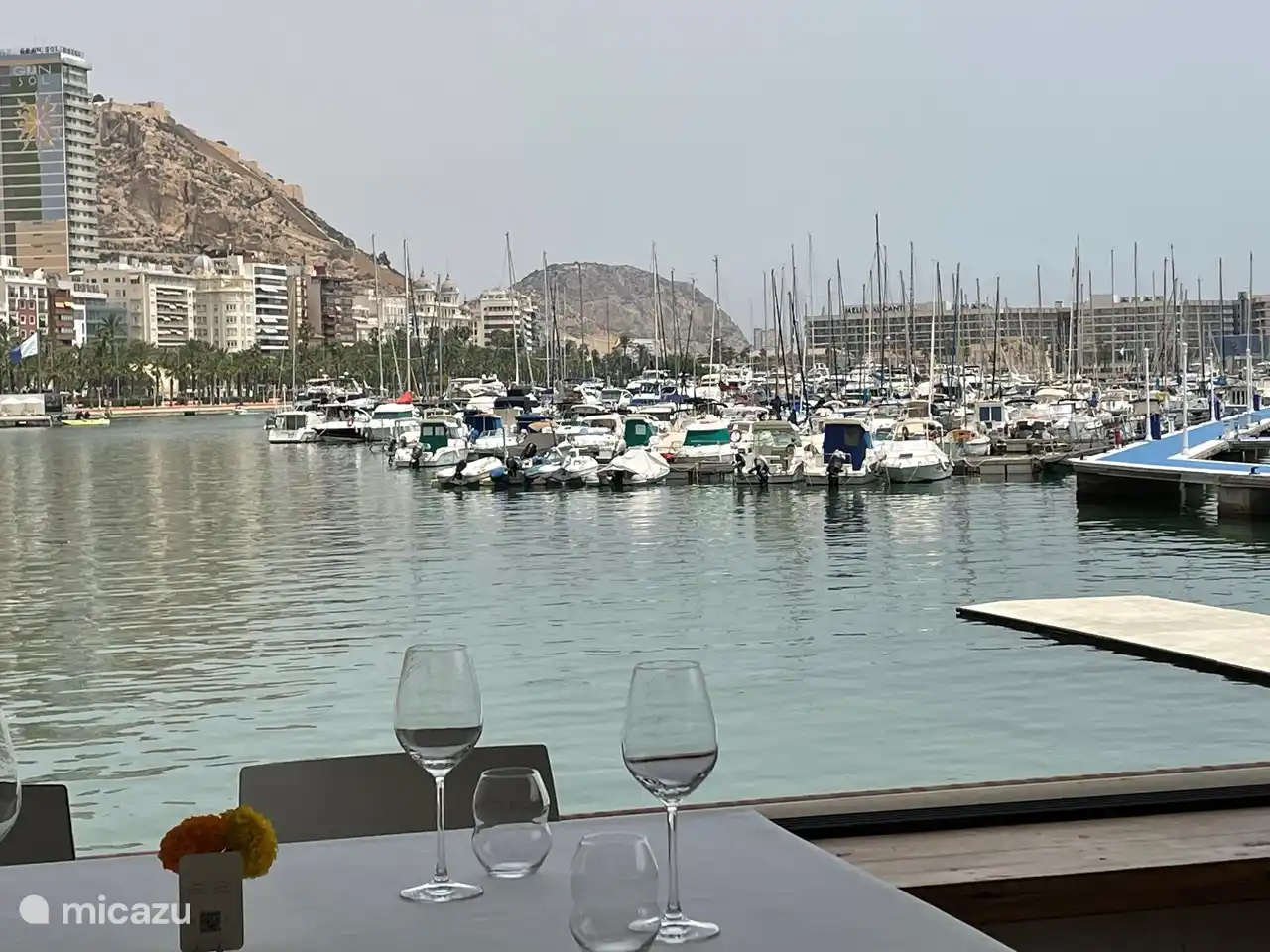 Das ist der Blick vom Sternerestaurant Monastrell in Alicante. Für jeden Feinschmecker sehr zu empfehlen!