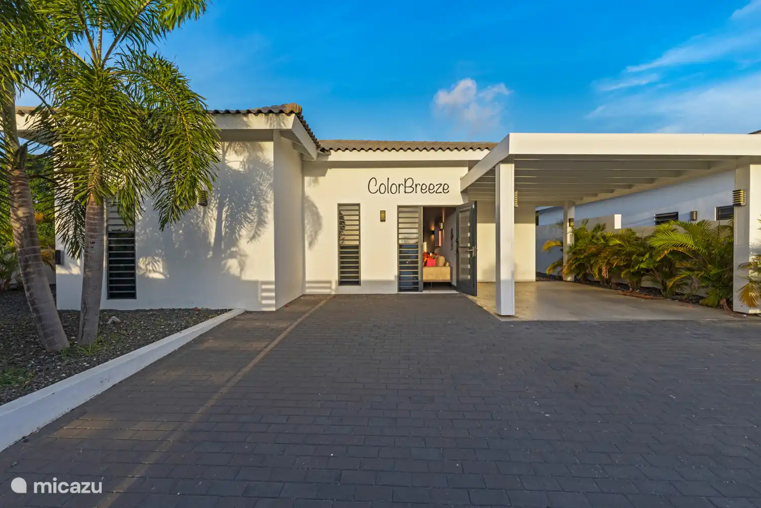 Vorderseite der Villa