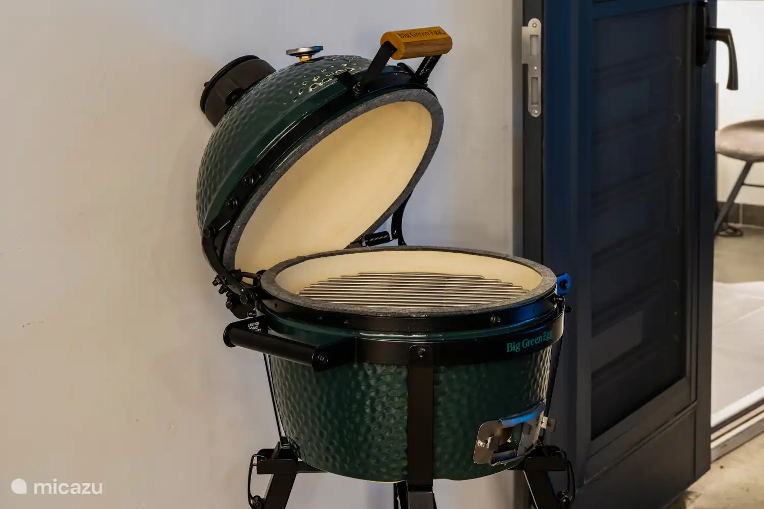 Fantastisches Kochen auf diesem schönen grünen Ei