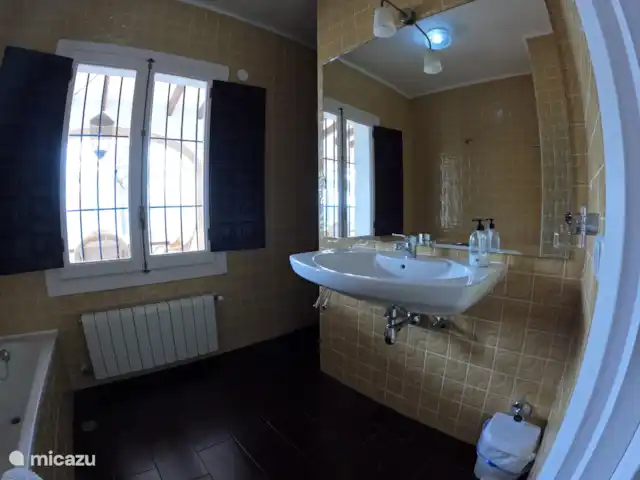 El Azahar huren in Spanje, Costa Blanca, Jávea - villa de badkamer met bad, inloopdouche en toilet