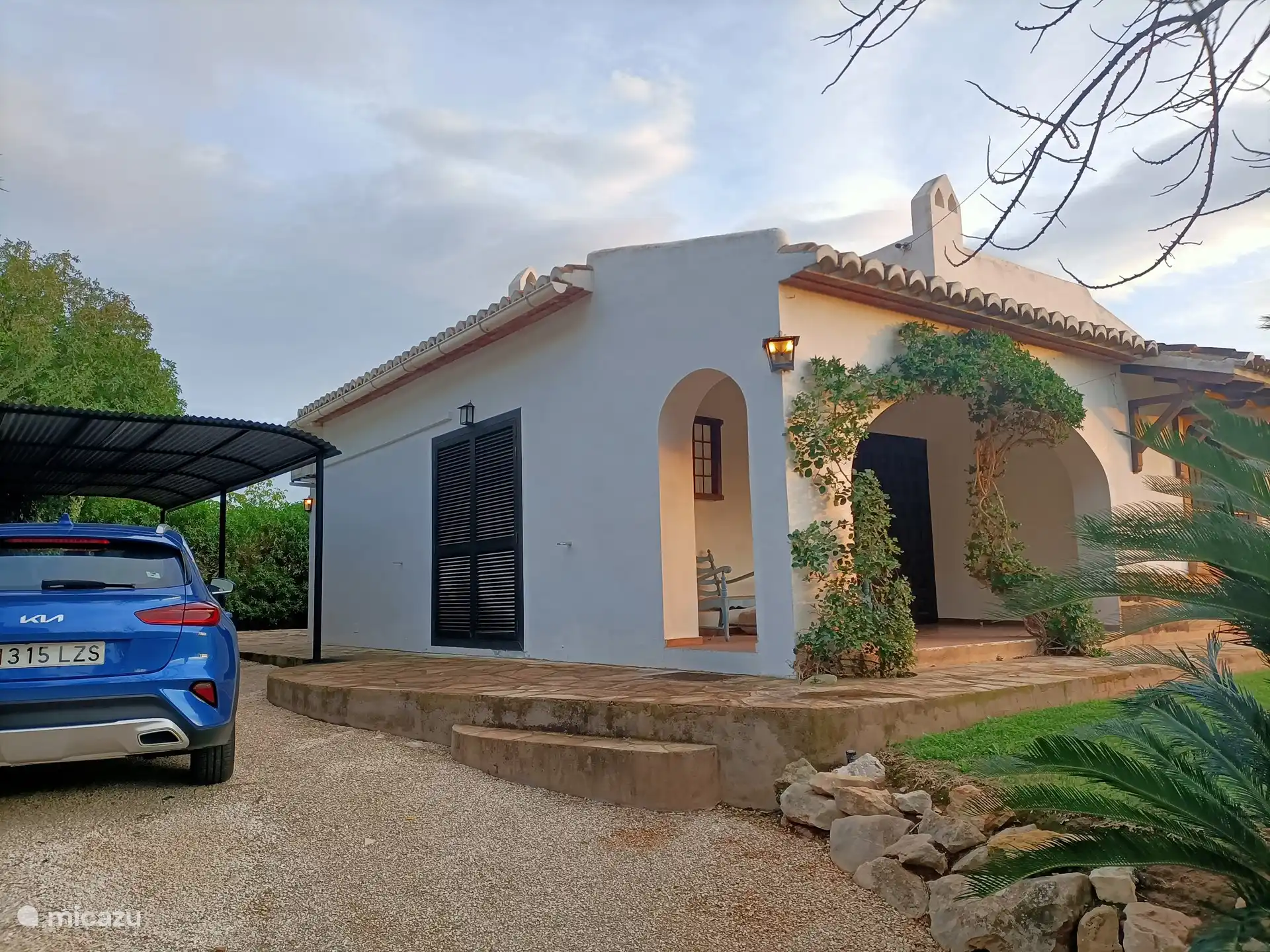 The entrance, a warm welcome!