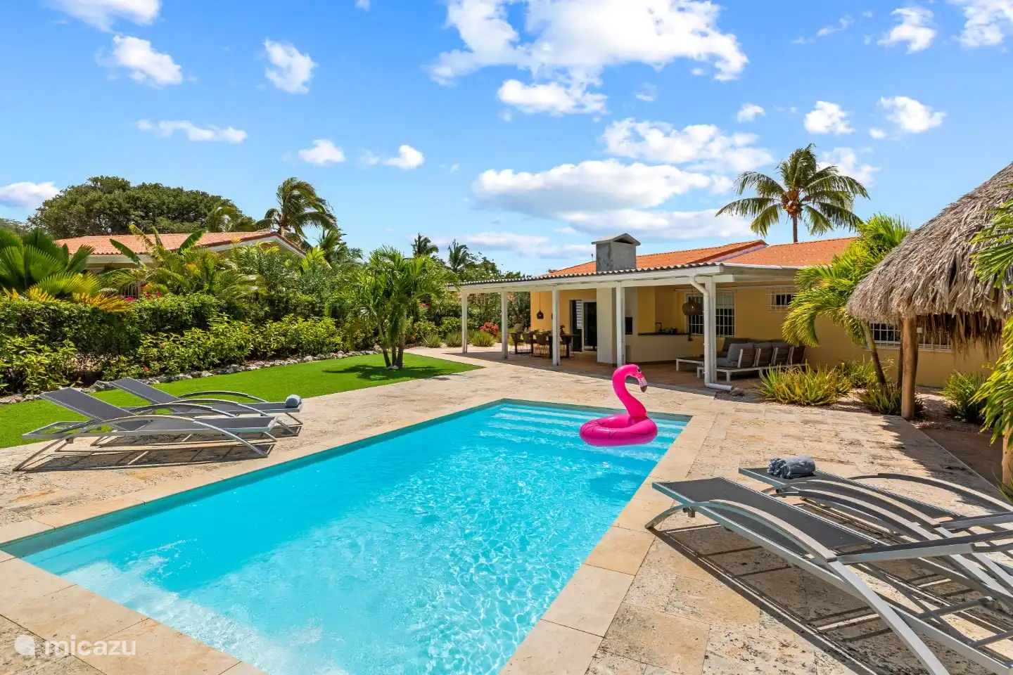 La zona exterior es estupenda, aquí se puede vivir al aire libre